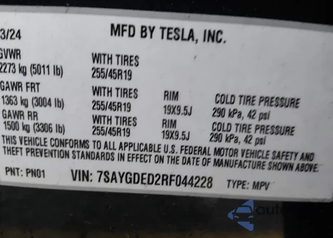 2024 Tesla Model Y Long Range Dual Motor All-Wheel Drive/Rwd z USA, uszkodzony, nr VIN 7SAYGDED2RF044228